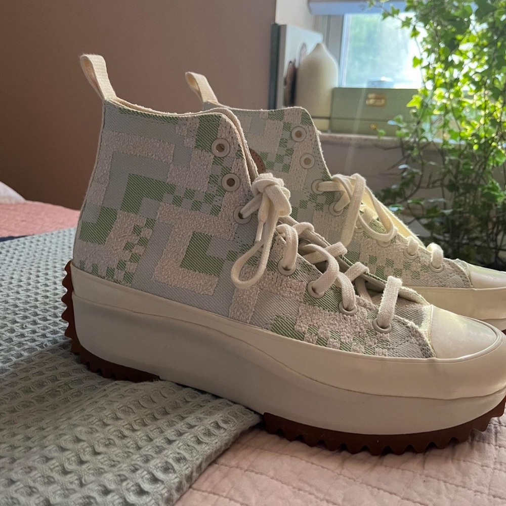 Converse run star hike crafted jacquard platform high tops.